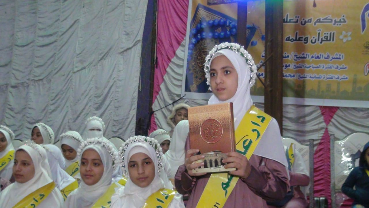 بالصور والفيديو : قرية أبورجوان تكرم 115 من حفظة القرآن الكريم بينهم الأولى على العالم